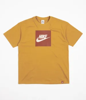 Nike ACG Hike Box T-Shirt - Gold Suede